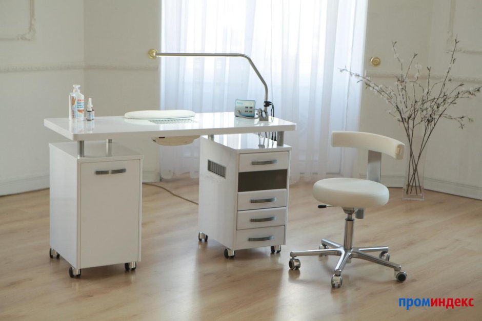 Маникюрный стол с пылесосом Plastek