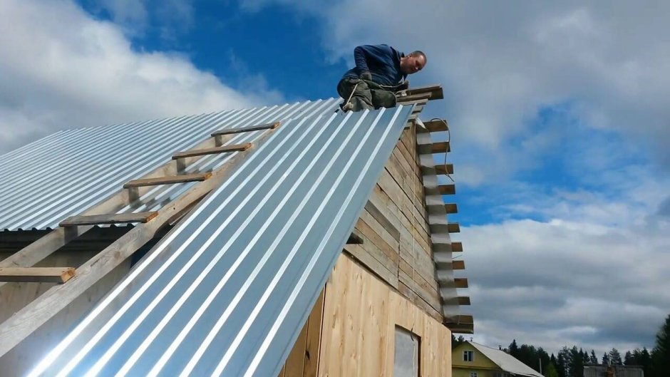 Дом обшитый профлистом 7024