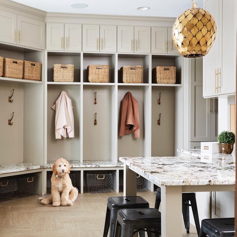 Прихожая в американском стиле