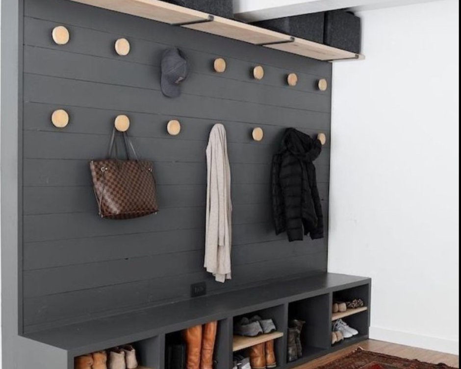 Прихожая для большой семьи