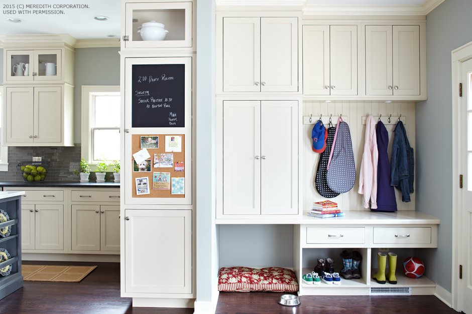 Удобный шкаф в прихожую