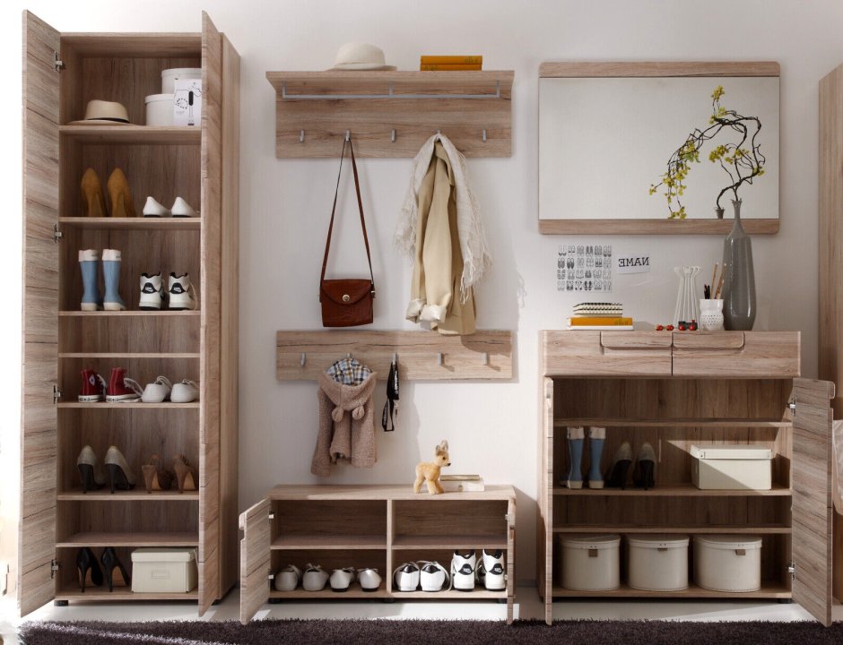 Прихожая для большой семьи