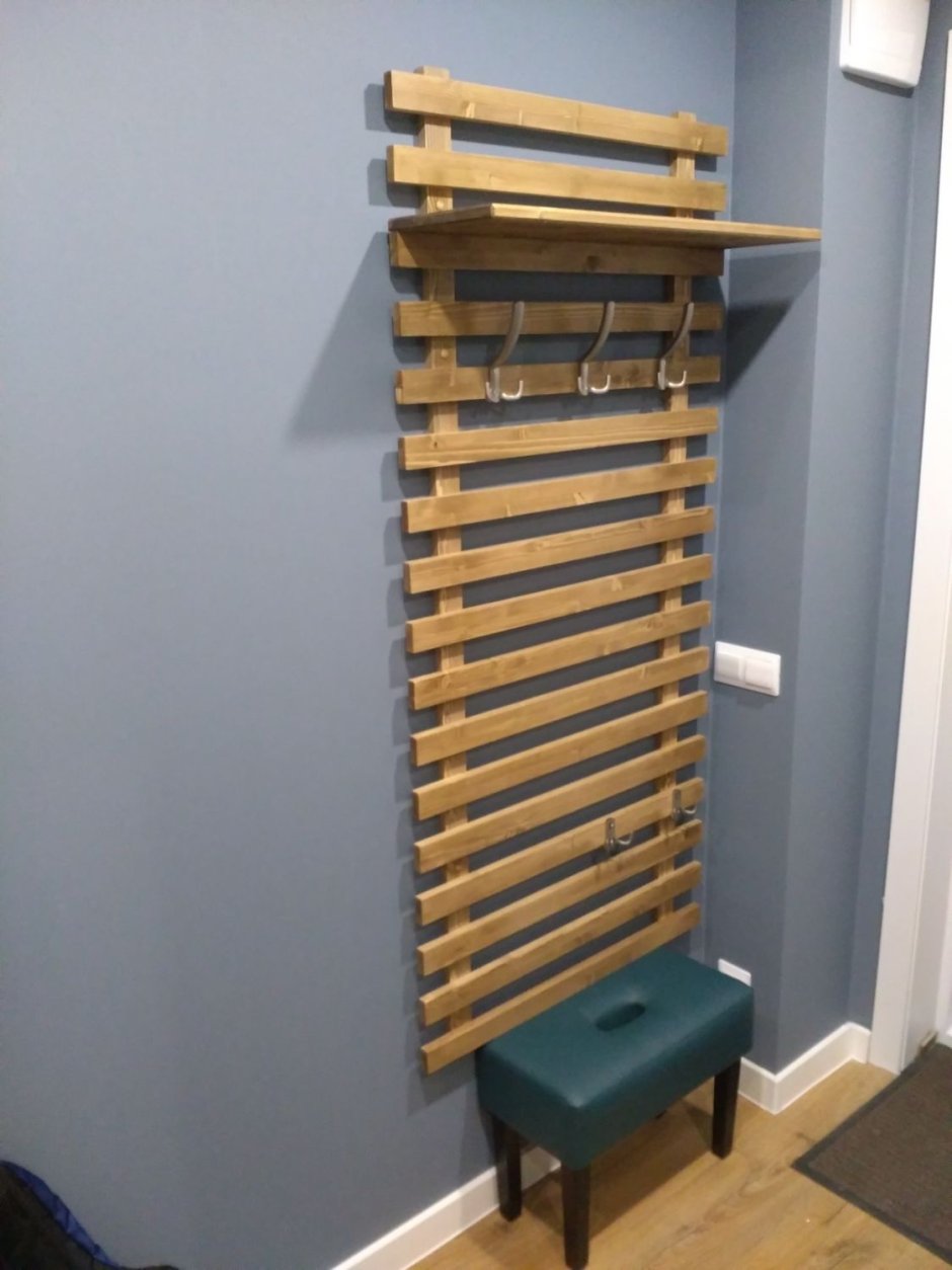 Реечная вешалка в прихожую