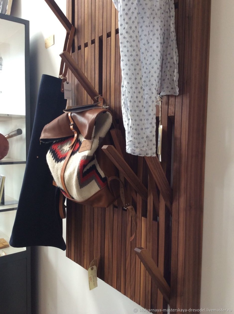 Вешалка из реек в прихожую