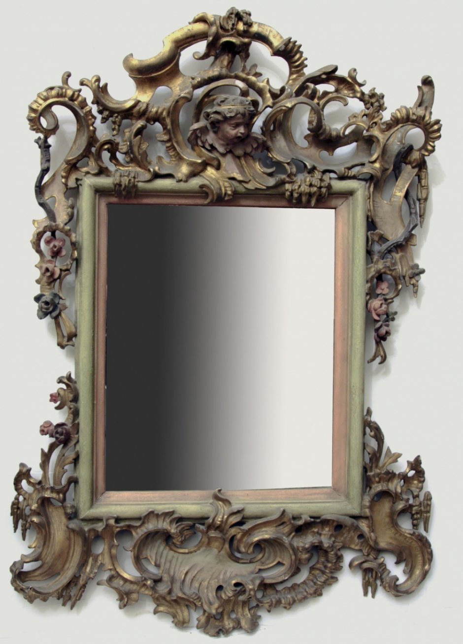 Настенное зеркало стилем рококо