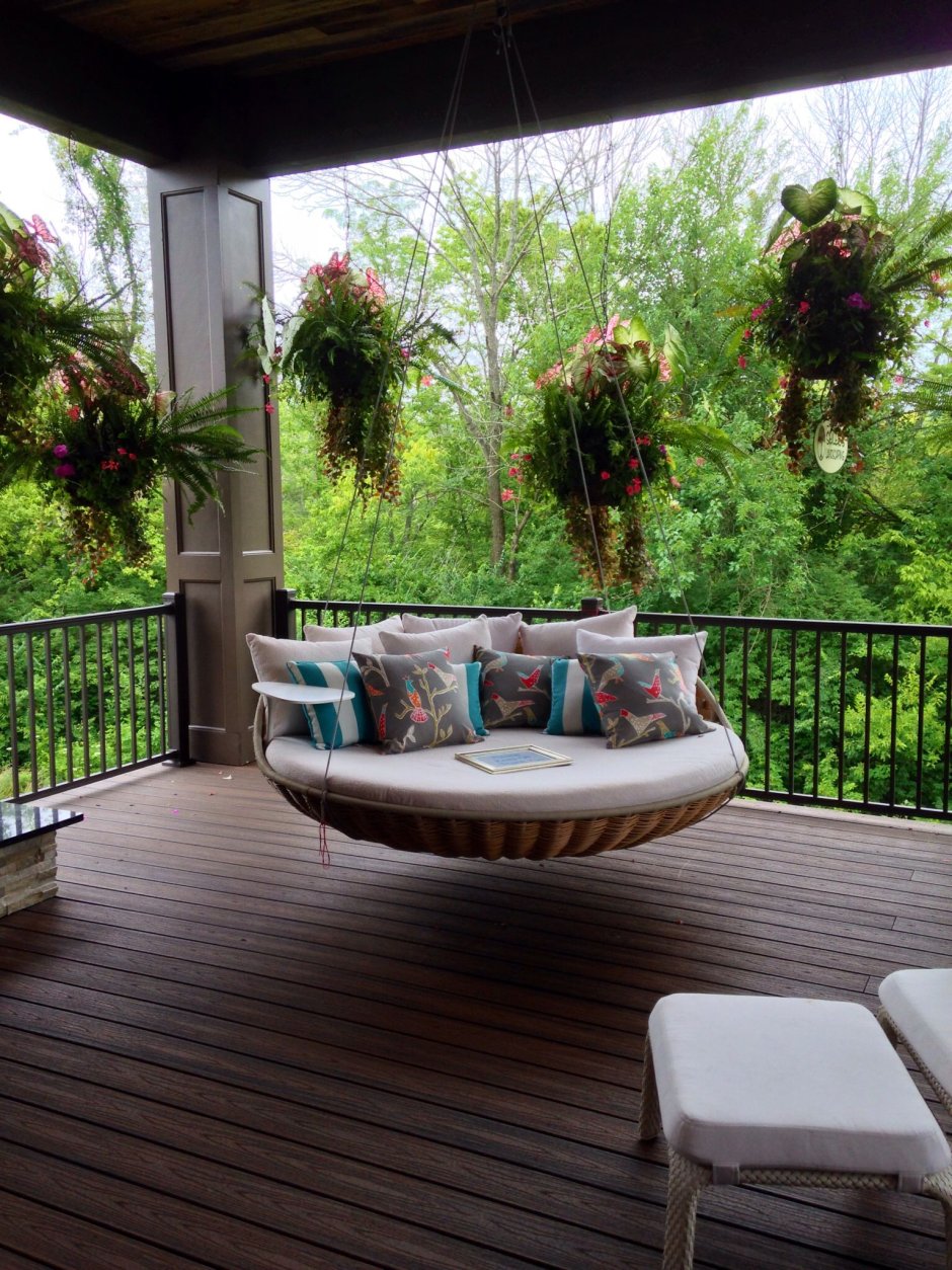 Качели на террасе