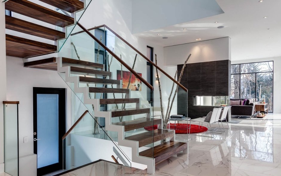 Ограждение лестницы хайтек