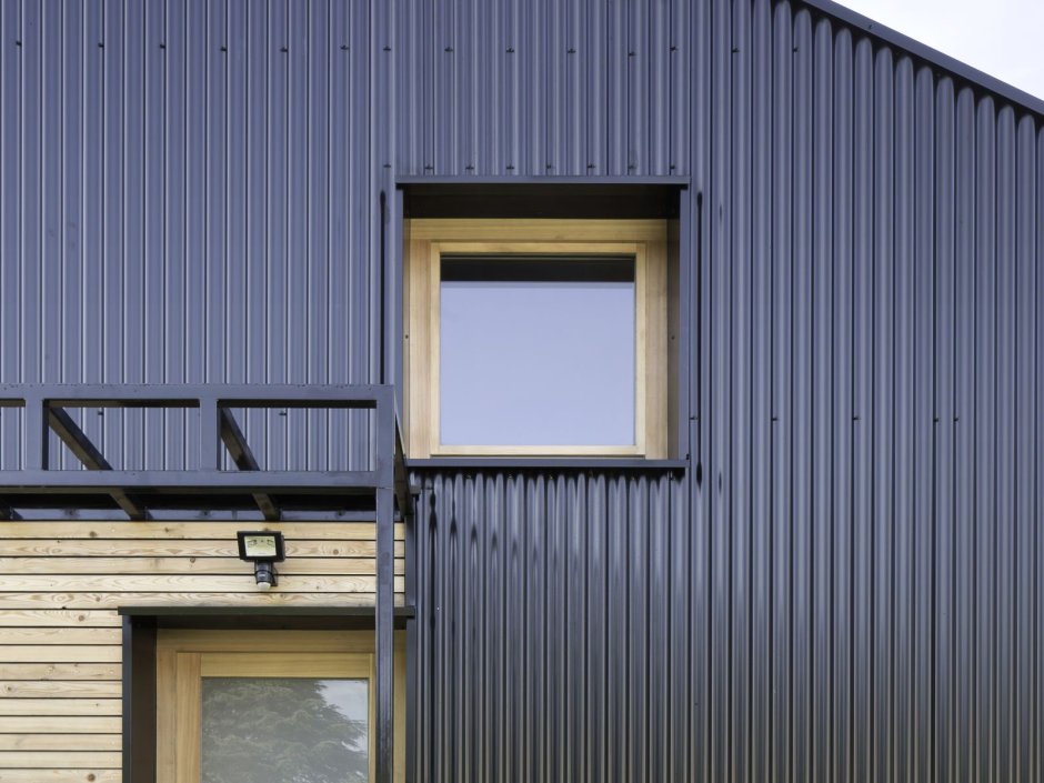 Отделка фасада металлопрофилем