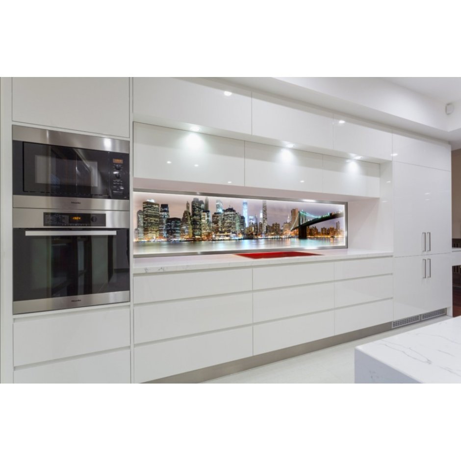 Белая кухня с ручкой gola