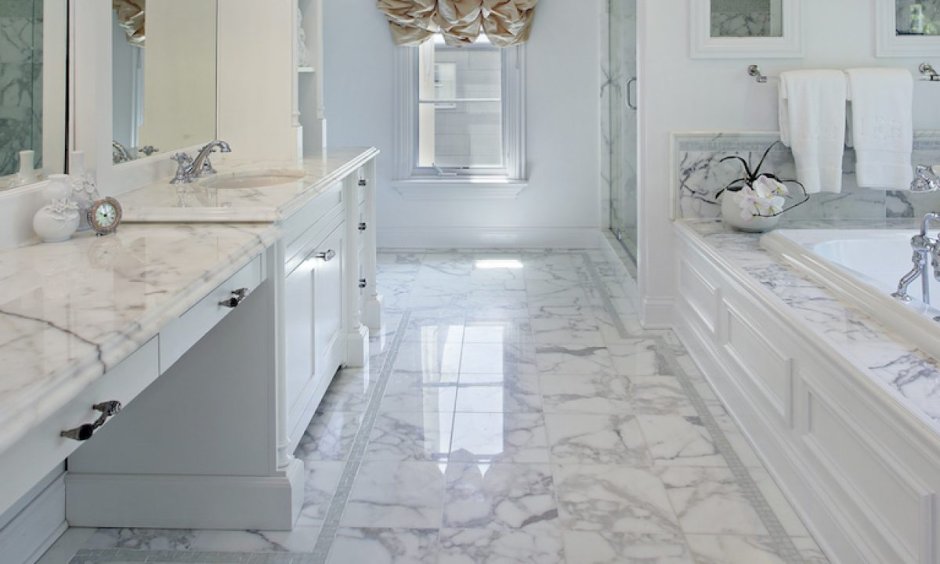 Мрамор на стене