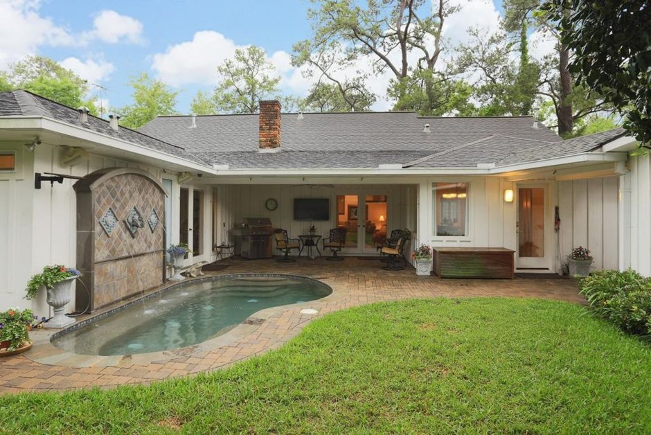 Одноэтажный дом с внутренним двориком