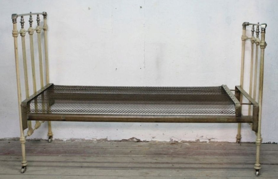 Кровать на острове