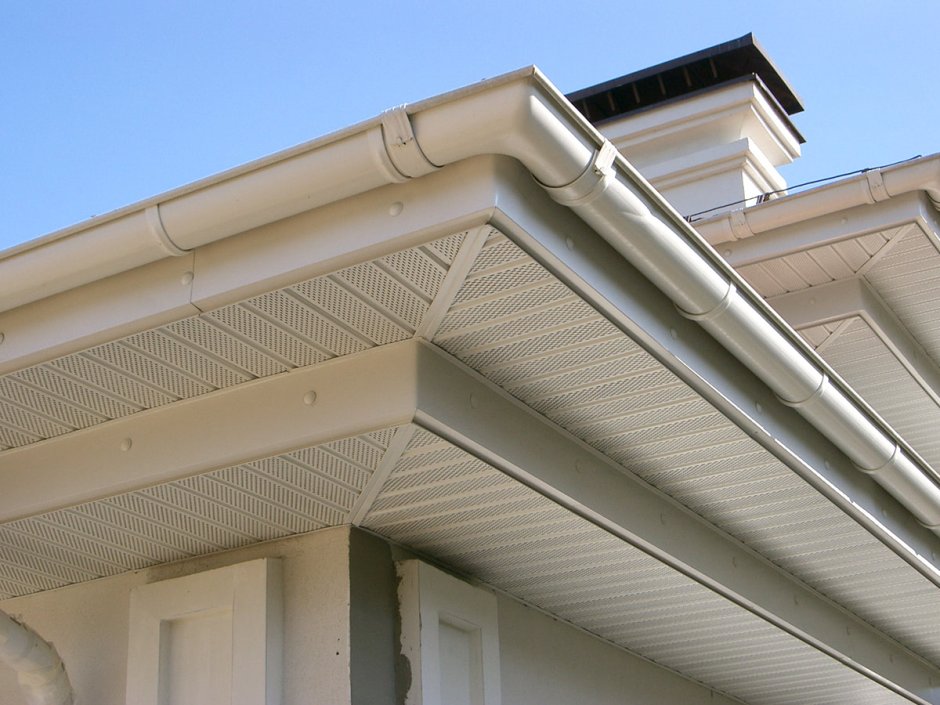 Подшивка фронтонного свеса крыши