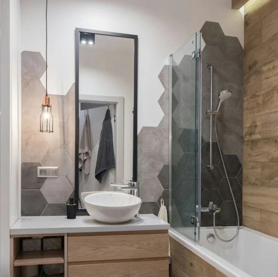 Маленькая ванная под дерево