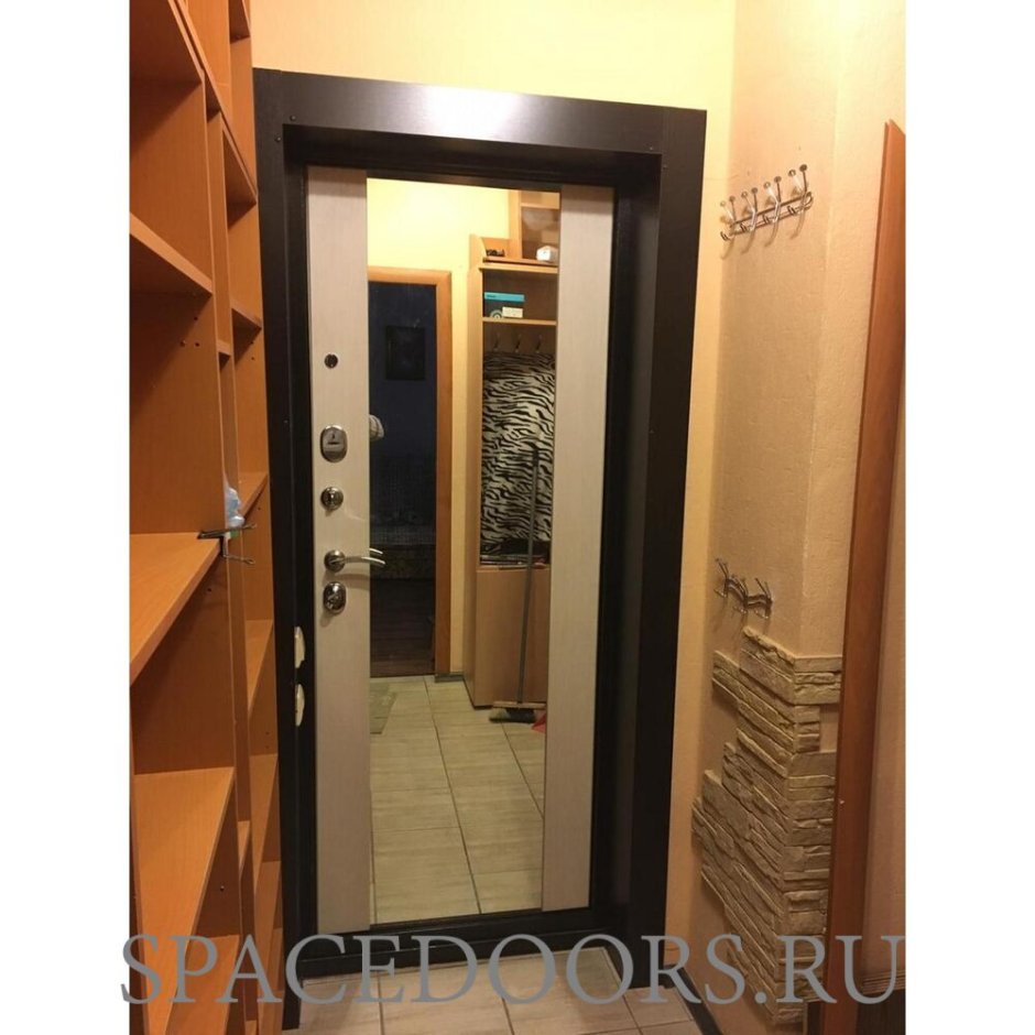 Металлическая дверь Ратибор Троя 3к с зеркалом белый матовый