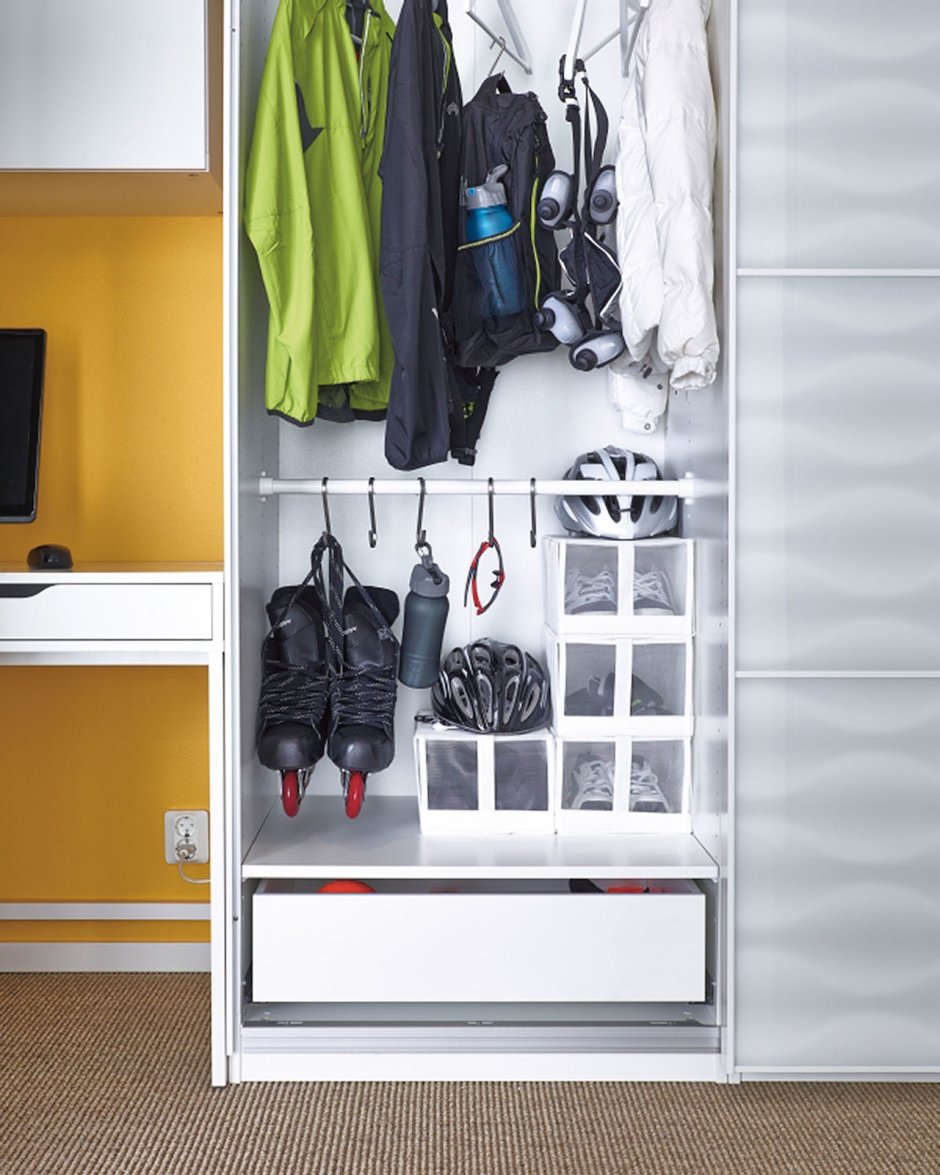 Хозяйственный шкаф в коридор