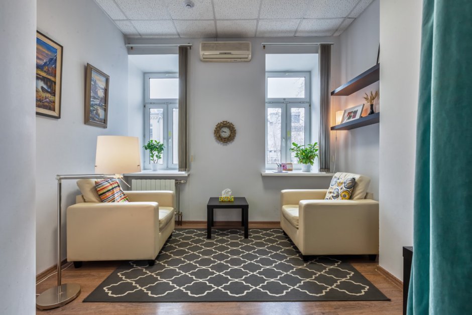 Красивый цвет стен в кабинете