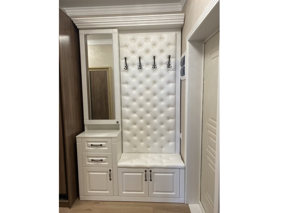 Прихожая Чарли Лайт 2