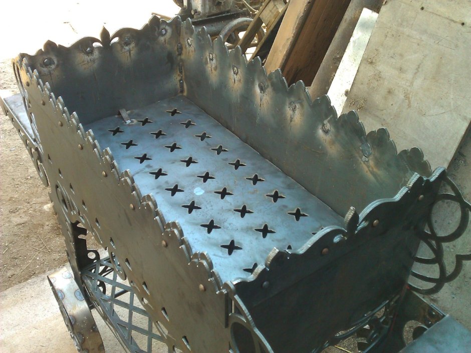 Мангал с поддувом снизу