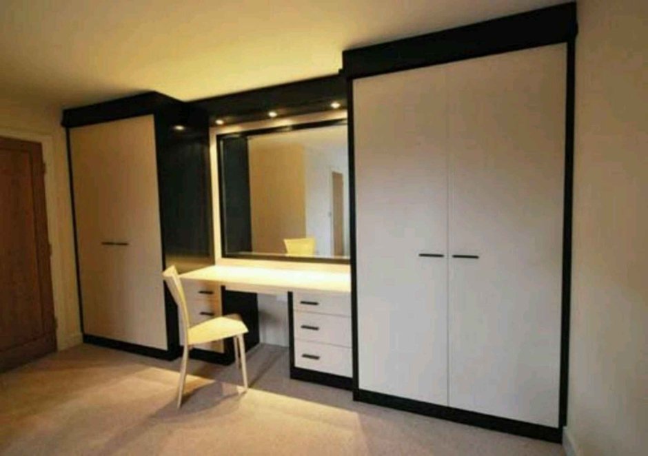 Шкаф купе с туалетным столиком