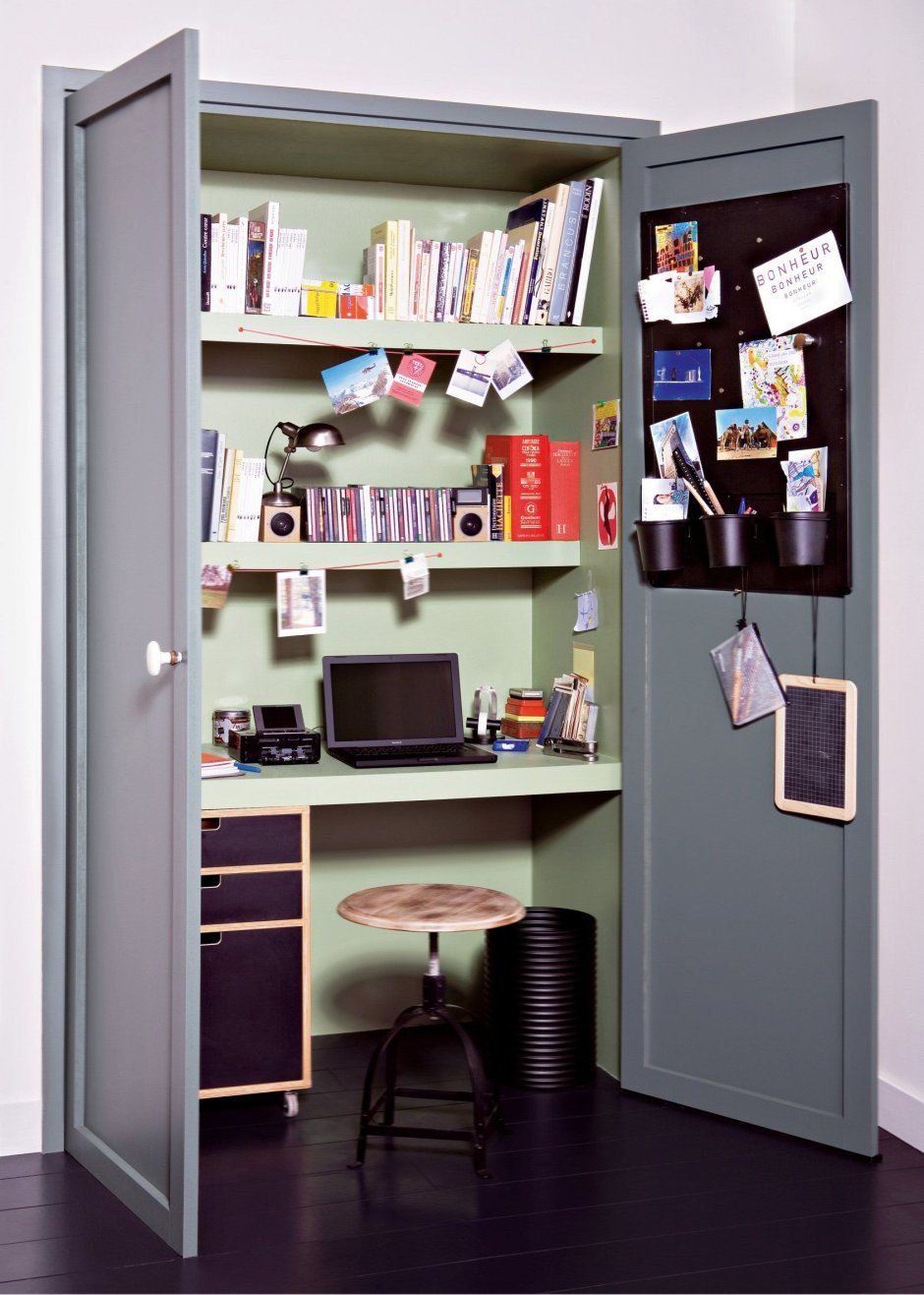 Письменный стол встроенный в шкаф