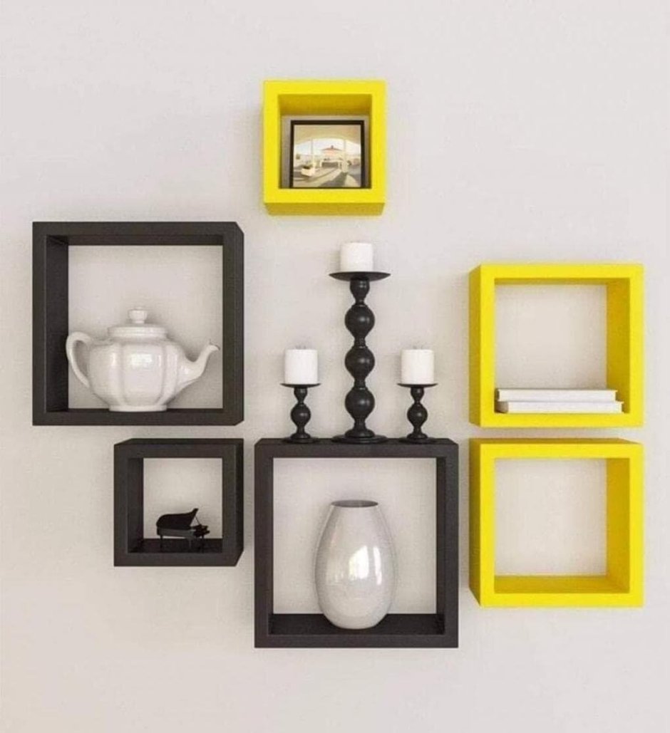 Три квадратные полки в интерьере