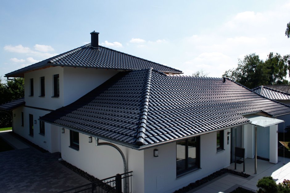 Дома с металлочерепицей серый графит