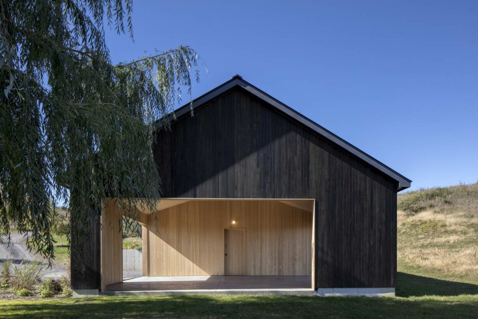 Хозяйственные постройки в стиле барнхаус