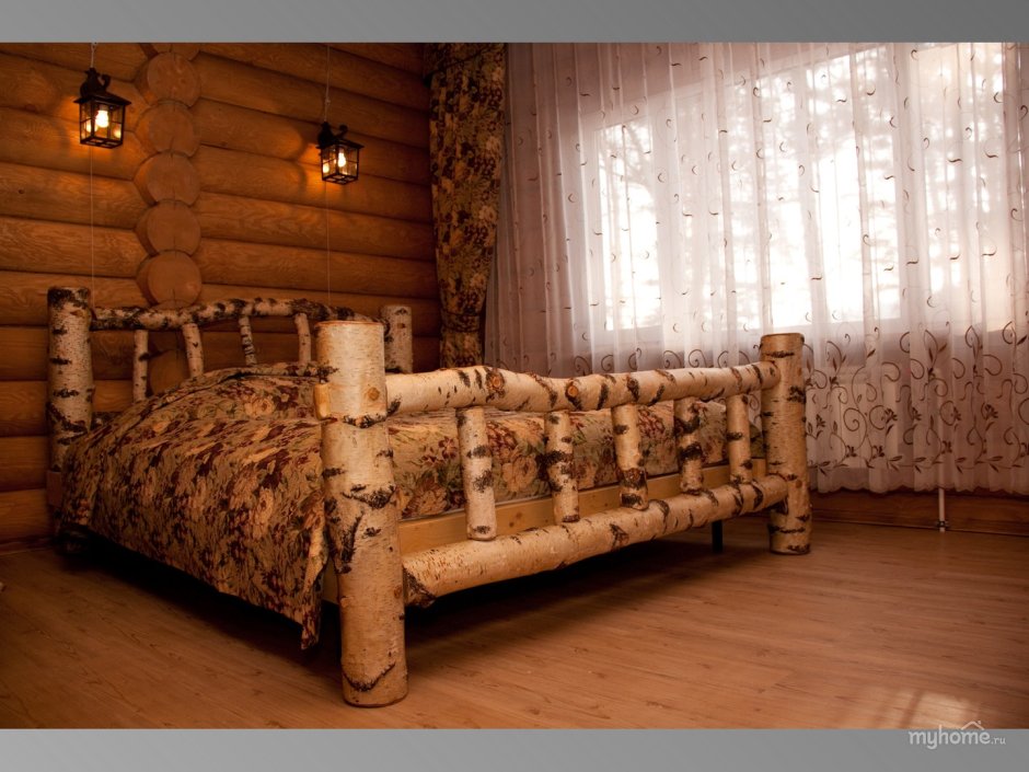 Кровать из оцилиндрованного бревна