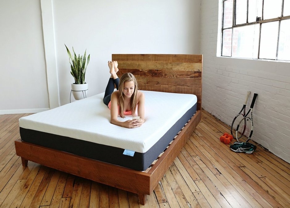 Кровать с матрасом