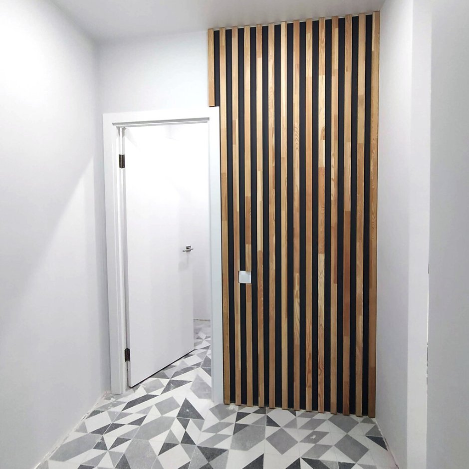 Декоративные рейки в прихожей белая лиственница