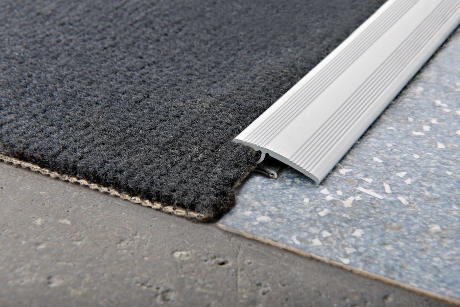 Стыковочный профиль для плитки и ламината