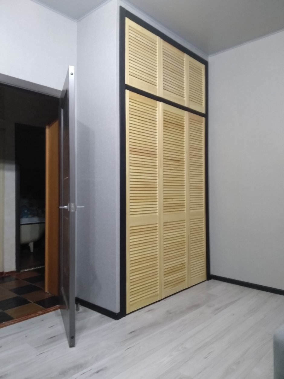 Дверь в кладовку