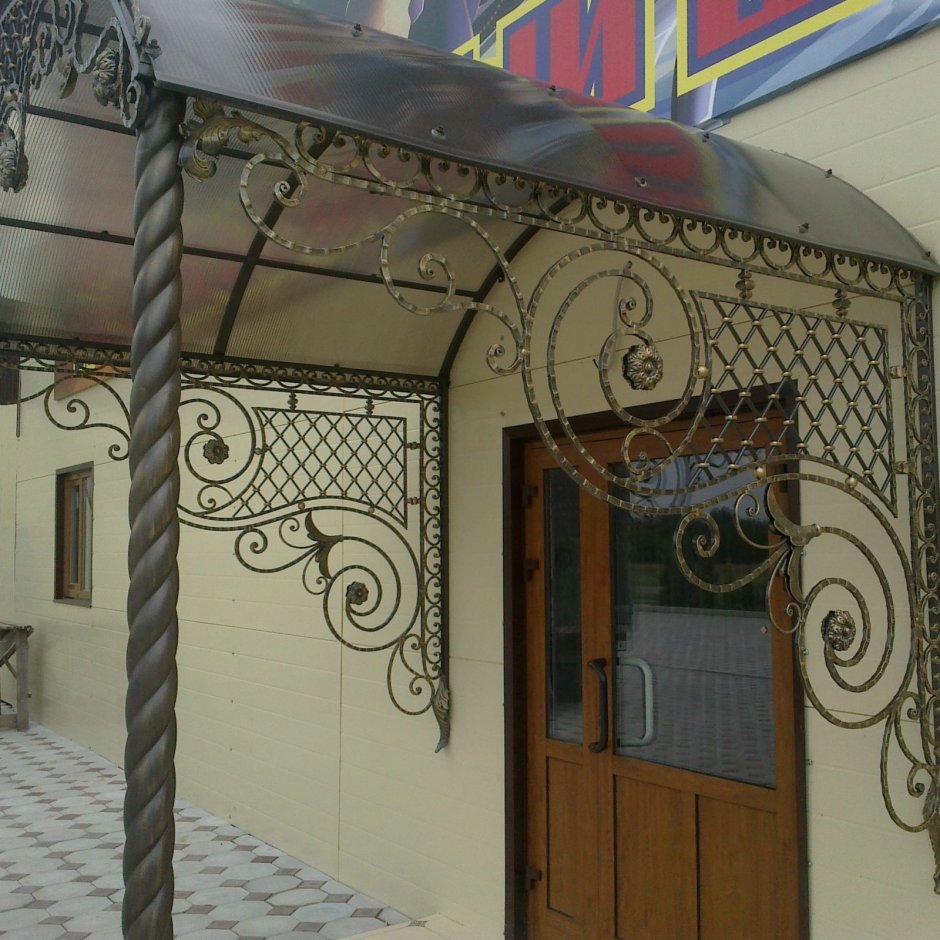 Кованые столбы для навеса