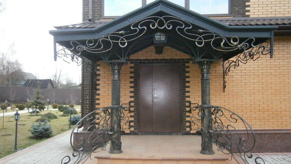 Кованые столбы для навеса