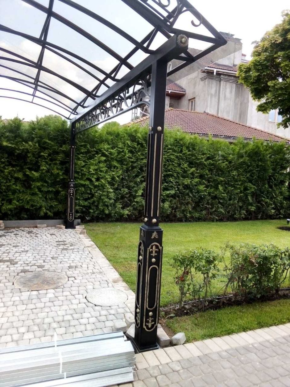 Кованые столбы для навеса