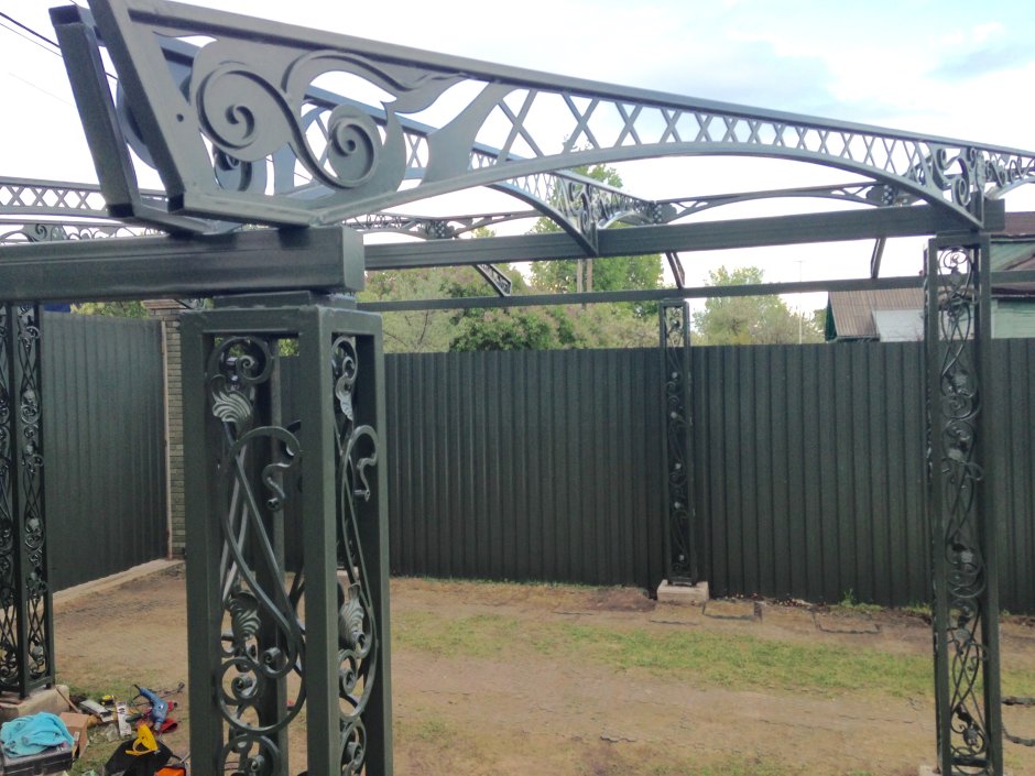 Козырек с колоннами