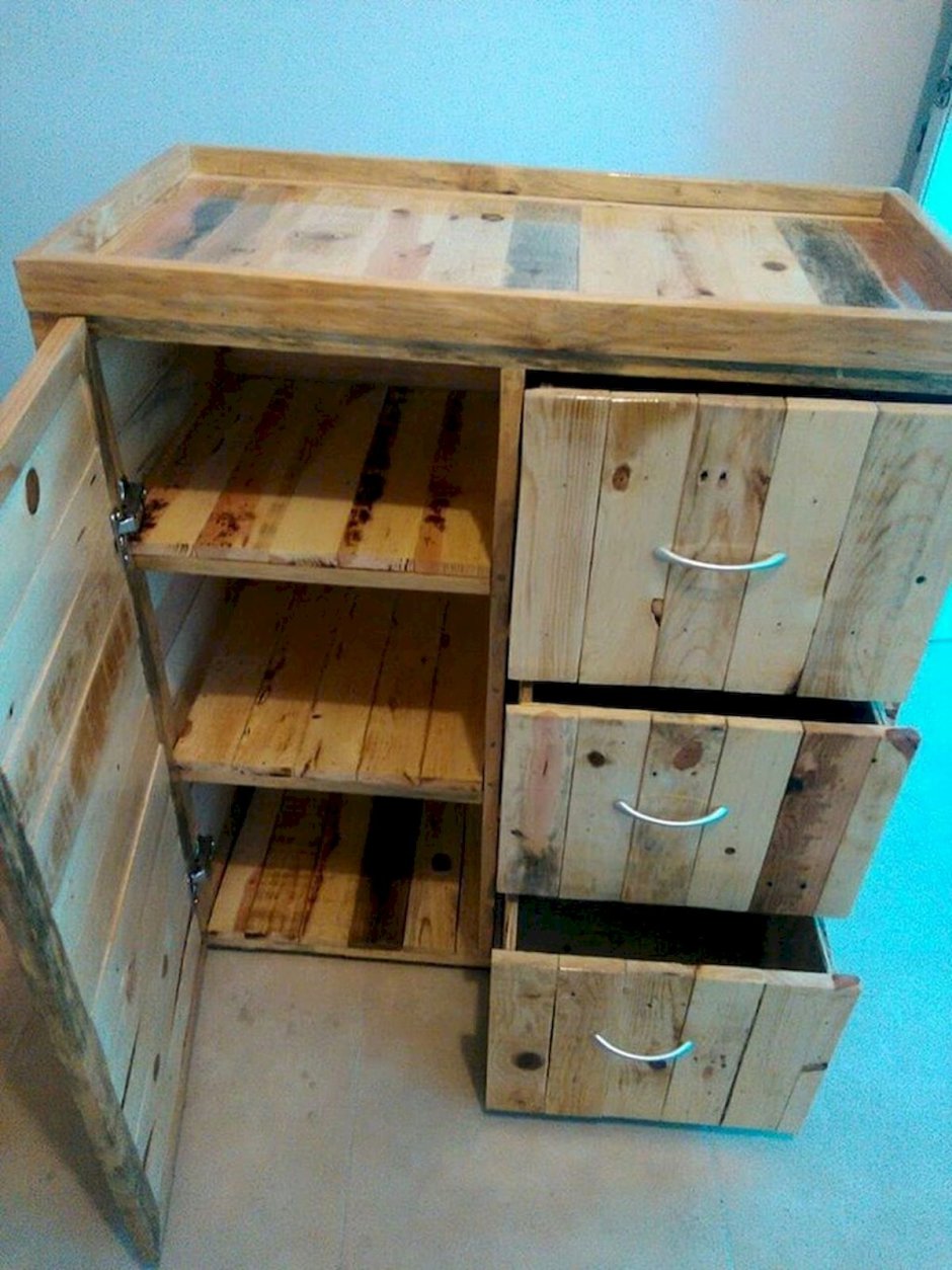 Шкаф из паллет