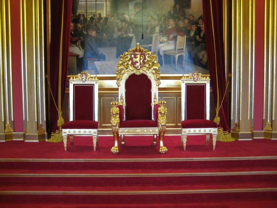 Королевский дворец Ажуда трон