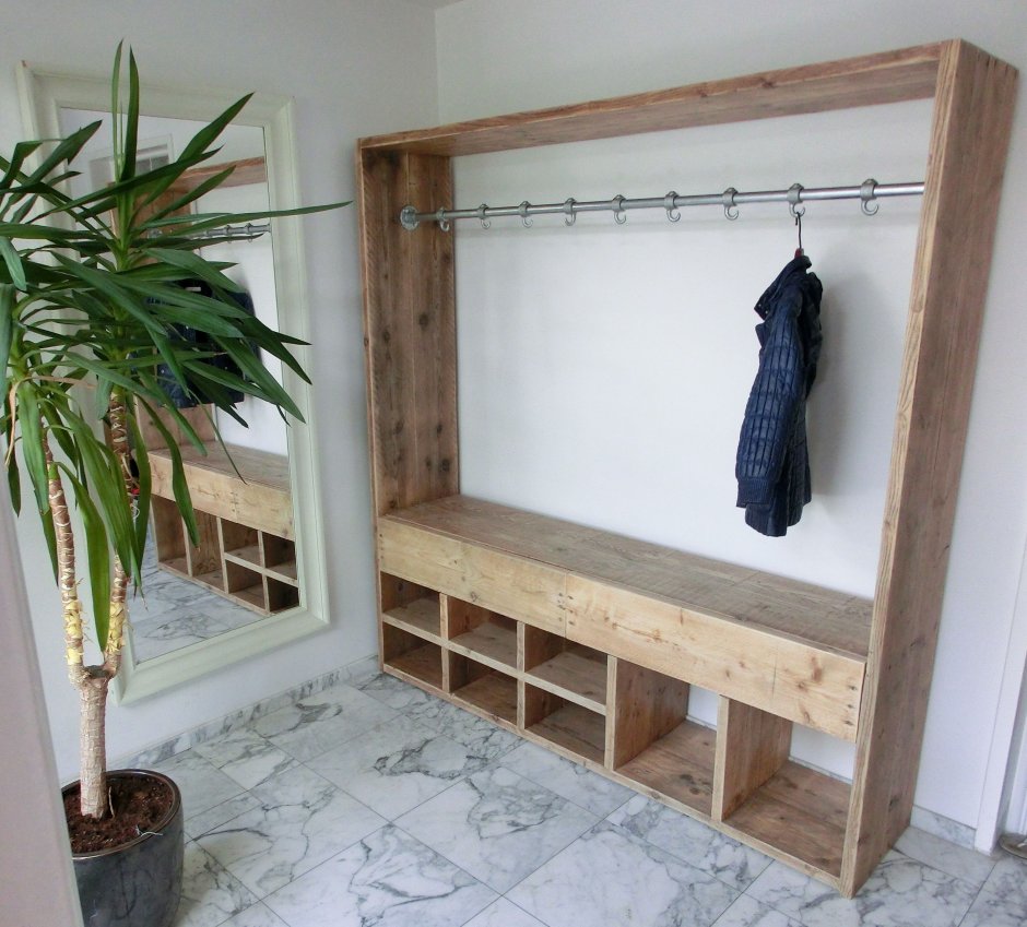 Деревянная мебель в прихожую