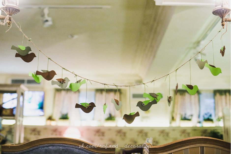 Весенние украшения на потолок