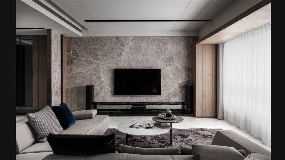 Телевизор на стене в гостиной