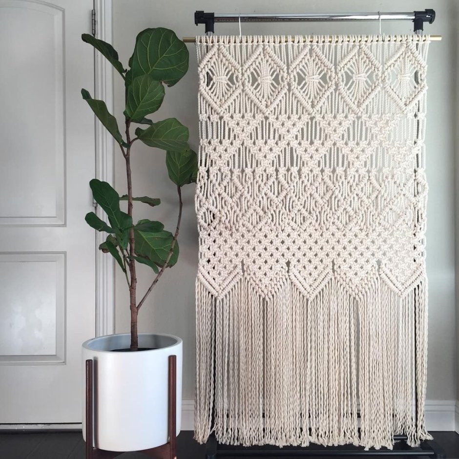 Штора макраме красная