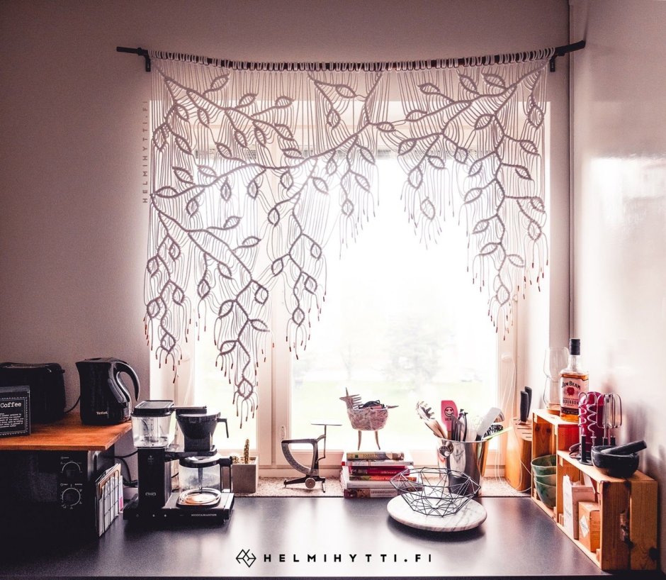 Как украсить скучные шторы