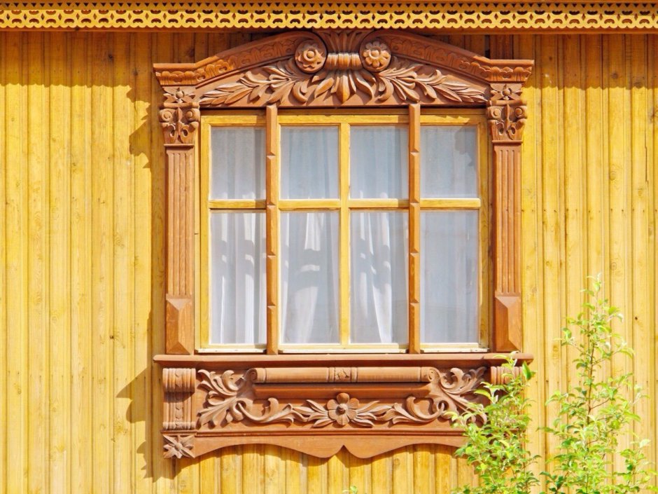 Русская деревня резные окна