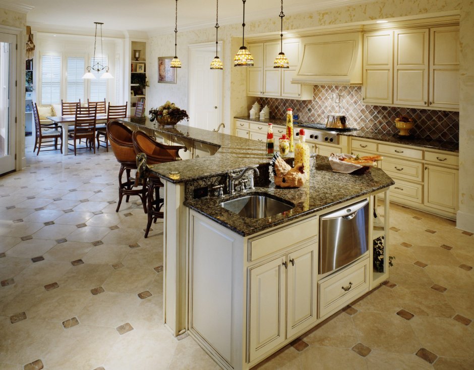 Кухня с мраморным полом