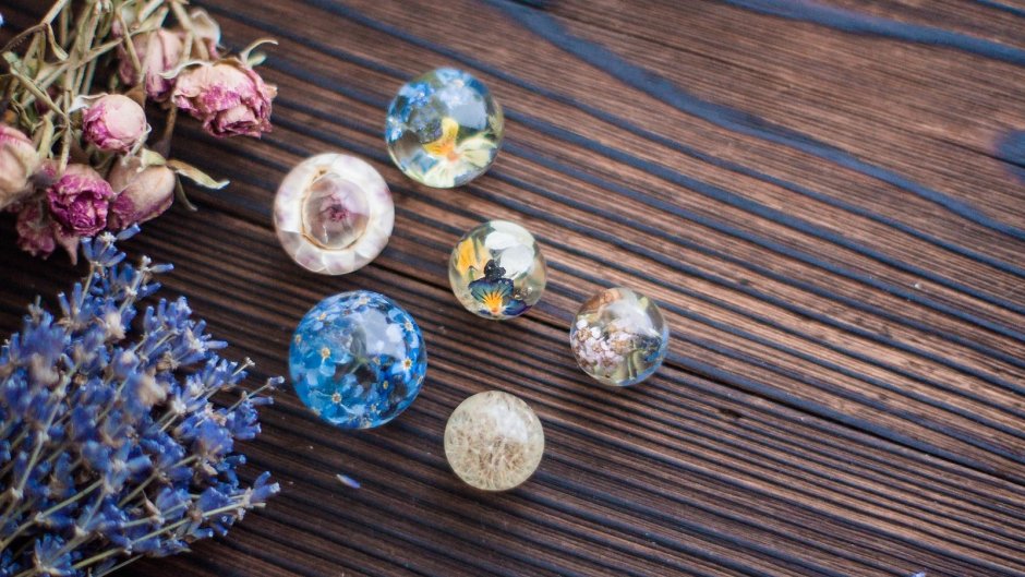 Украшения из эпоксидной смолы процесс