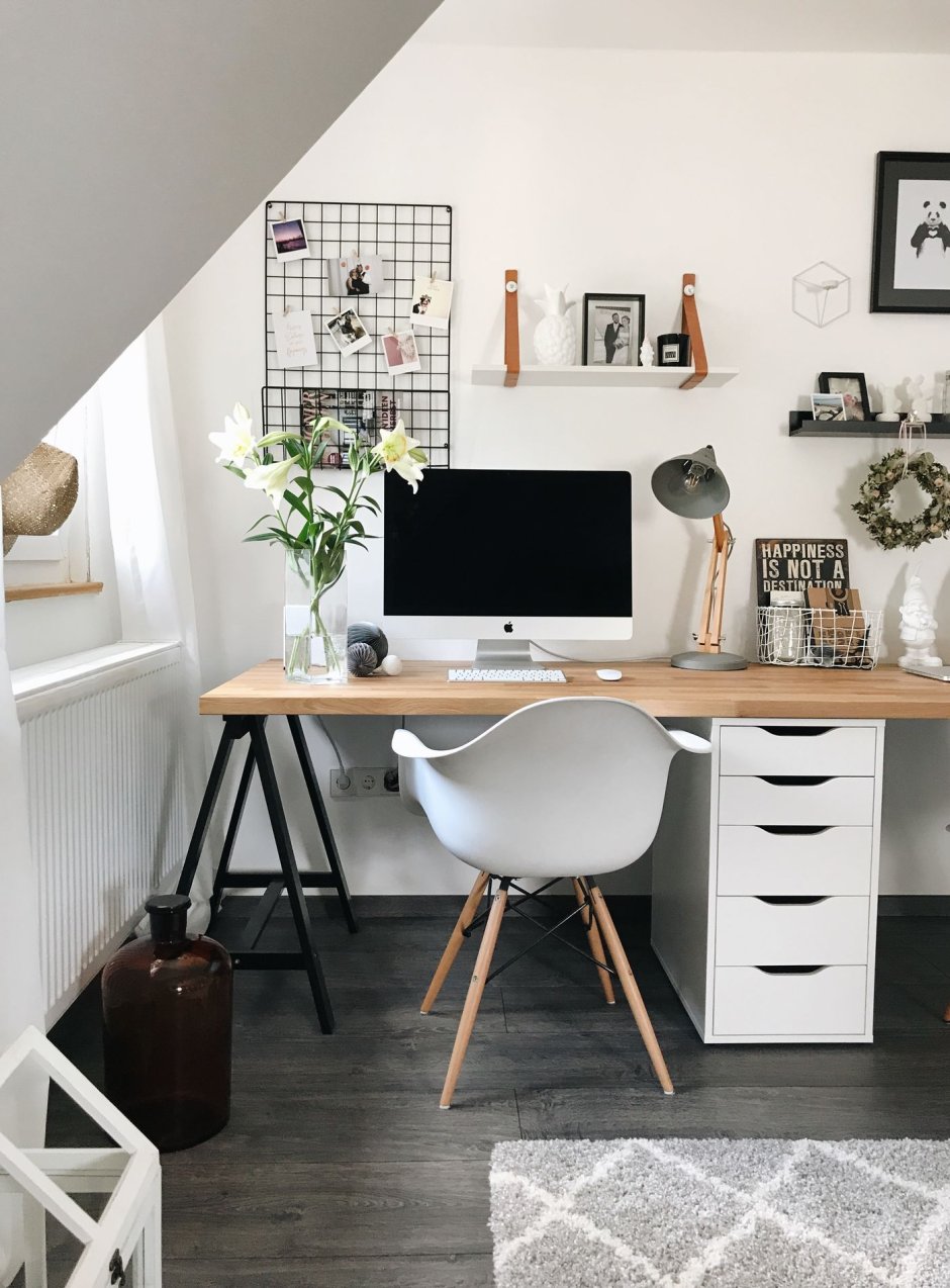 Компьютерный стол в стиле Сканди