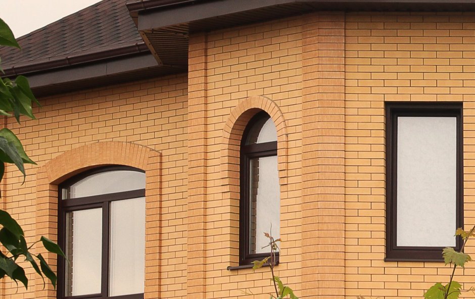 Кирпич Железногорский слоновая кость дом