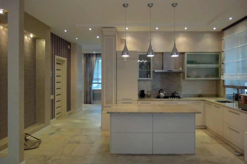 Кухня цвета топленого молока